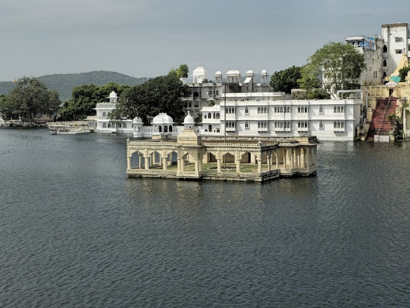 Gangaur Ghat - Gangaur Ghat 4, opp. Jethiyo ka Akhada, Outside Chandpole, Pichola, Udaipur, Rajasthan 313004, India