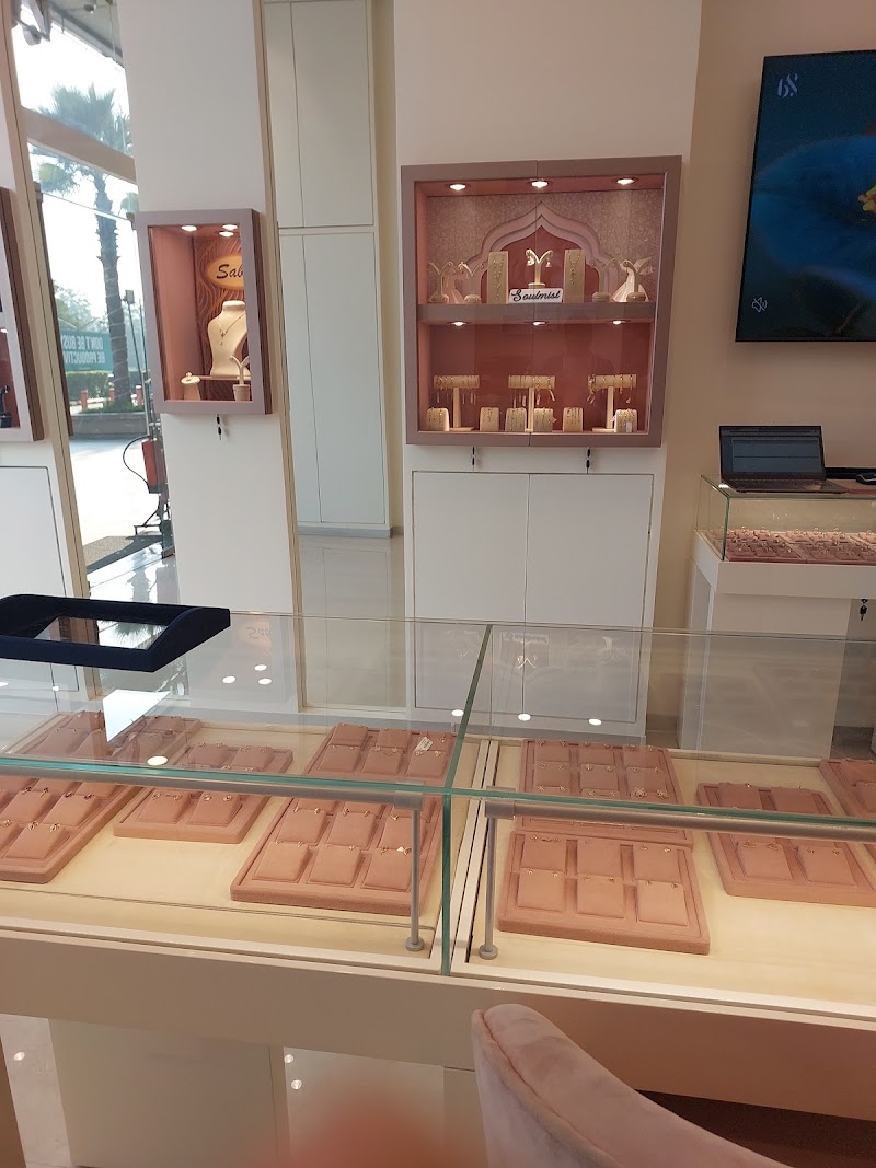 BlueStone Jewellery Good Earth City Centre Mall, Gurgaon - BlueStone Jewellery Good Earth City Centre Mall, Gurgaon Unit no.15, GF,Good Earth City Centre, Pocket H, Nirvana, Sector 50, Gurugram, Haryana 122018, India