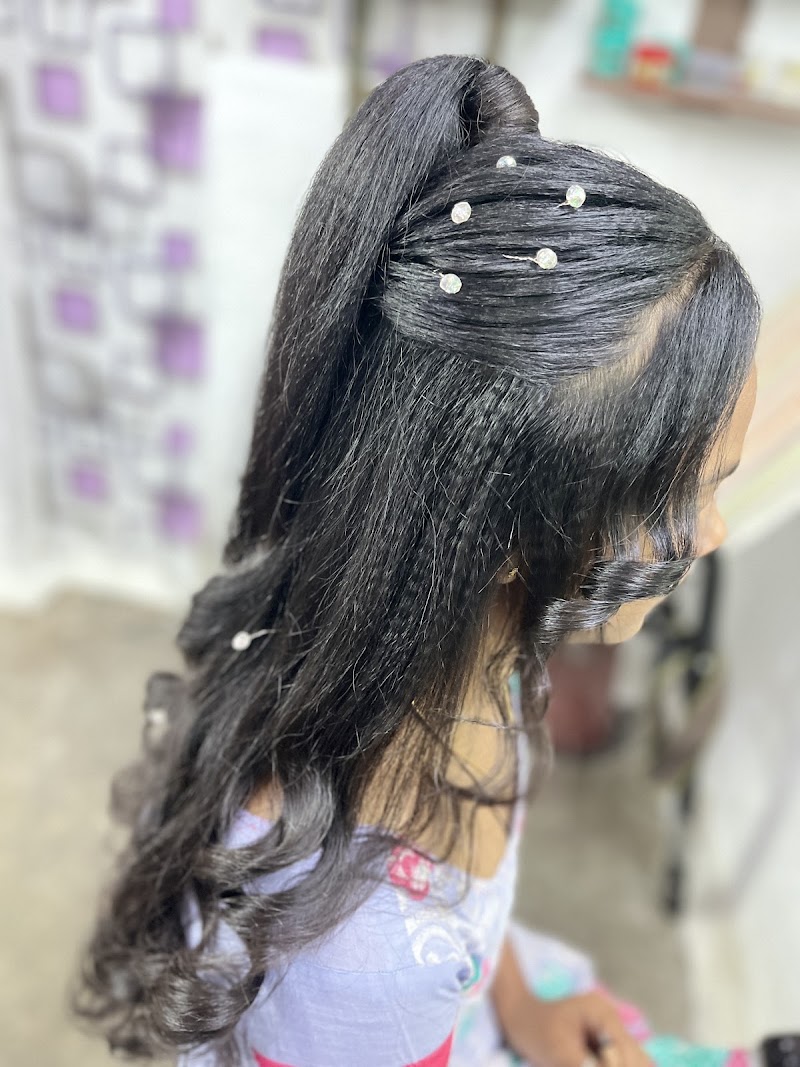 Makeup stories by moon (Megha Borkar) - Makeup stories by moon (Megha Borkar), St.83, qt.3/D, HSCL Colony, Sector 6, Bhilai, Chhattisgarh 490006, India