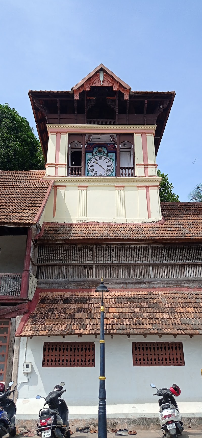 Padmatheertha Pond - Padmatheertha Pond TC 37/946, S Street Rd, Fort, East Fort, Pazhavangadi, Thiruvananthapuram, Kerala 695023, India
