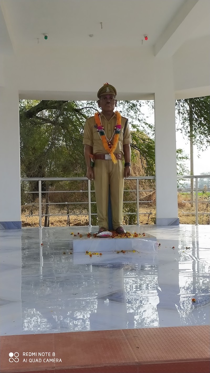 शहीद प्लाटून कमाण्डर राजकमल कश्यप [S.I.] स्मृति वाटिका कोना - शहीद प्लाटून कमाण्डर राजकमल कश्यप [S.I.] स्मृति वाटिका कोना, 4RJ4+V4C, Kona, Chhattisgarh 495330, India