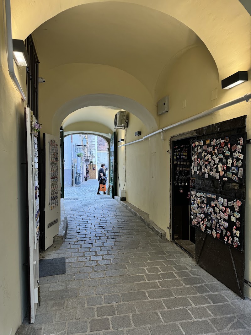 Tunel Grič-Tomićeva - Tunel Grič-Tomićeva Mesnička ul. 12, 10000, Zagreb, Croatia