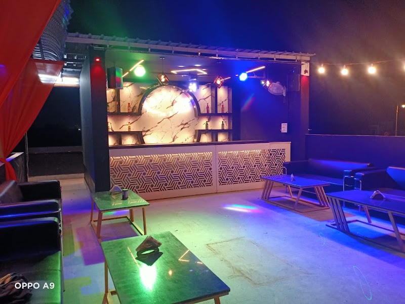Hype Rooftop Cafe Lounge - Hype Rooftop Cafe Lounge Roof Top, 3rd Floor, Parwati Bhawan, Rawatbhata Rd, Gumanpura, Kota, Rajasthan 324007, India