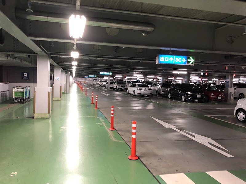 Kansai International Airport Parking Lot 1 - Kansai International Airport Parking Lot 1, 1 Senshūkūkōnaka, Tajiri, Sennan District, Osaka 549-0011, Japan
