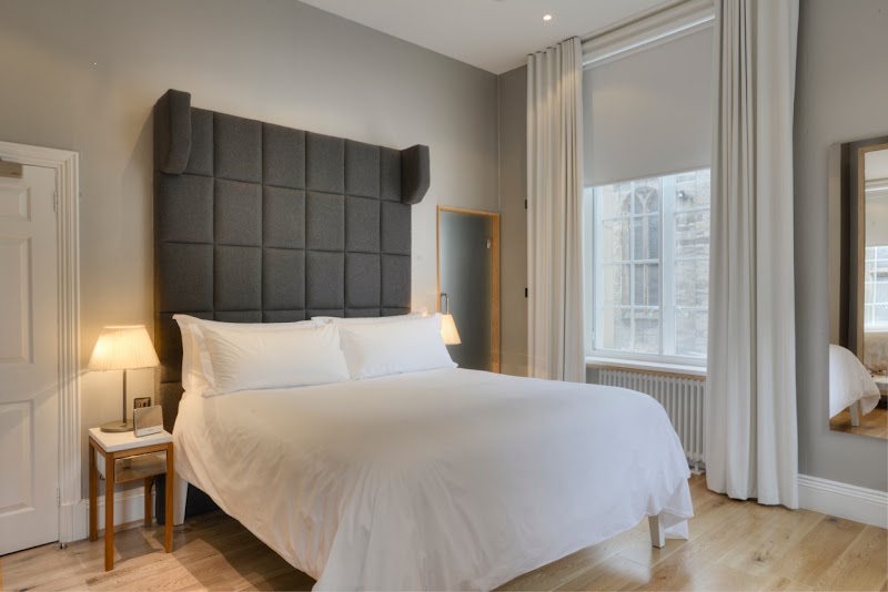 The Inn On The Mile - The Inn On The Mile, 82 High St, Edinburgh EH1 1LL, UK