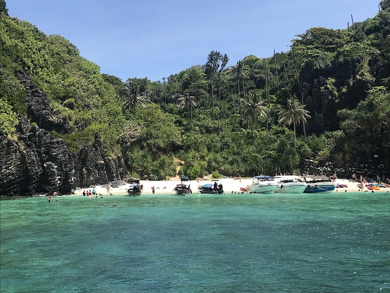 Loh Dalum Beach - Loh Dalum Beach Andaman Sea, อำเภอเมืองกระบี่ กระบี่ 81000, Thailand