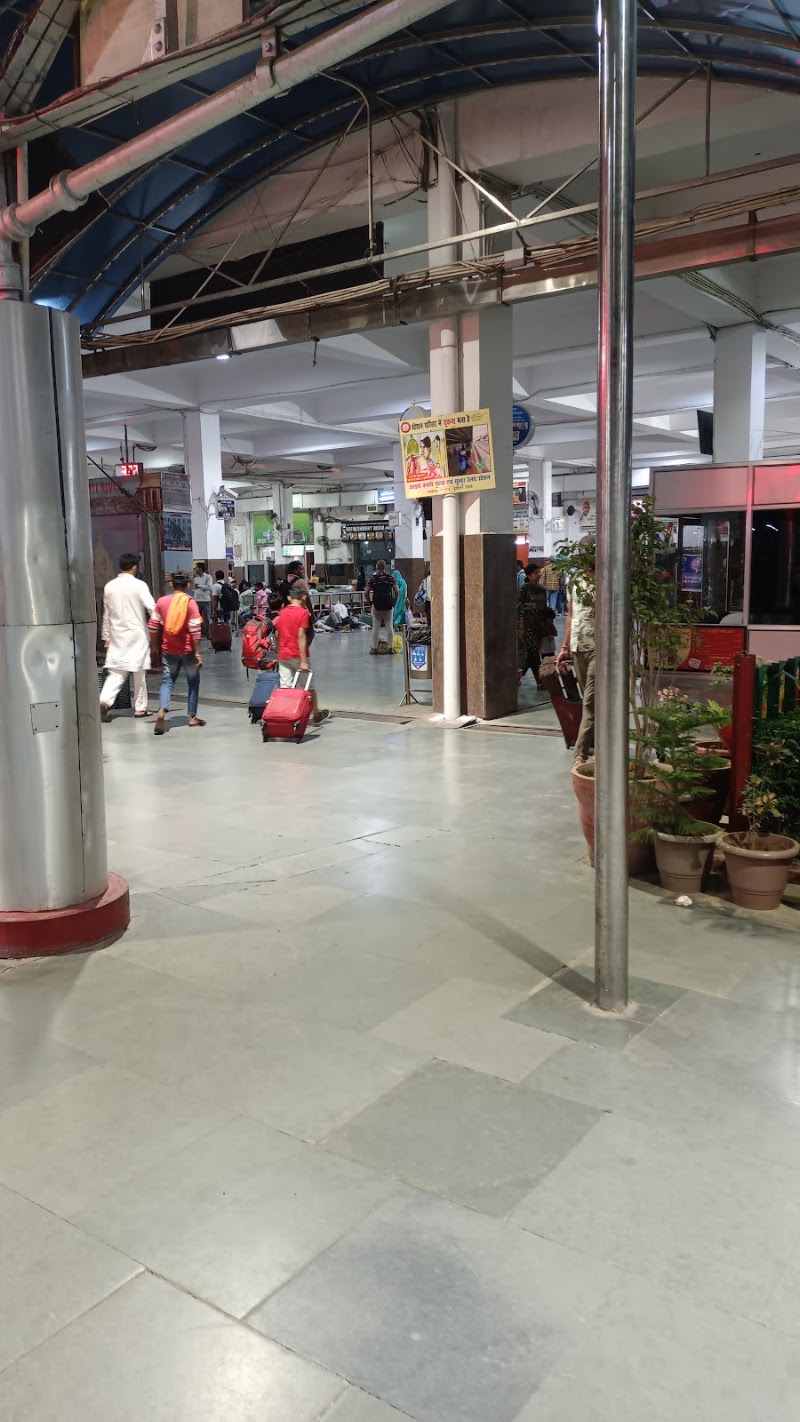 Lucknow Junction Station - Lucknow Junction Station, Preeti Nagar, Railway Colony, Charbagh, Lucknow, Uttar Pradesh 226004, India