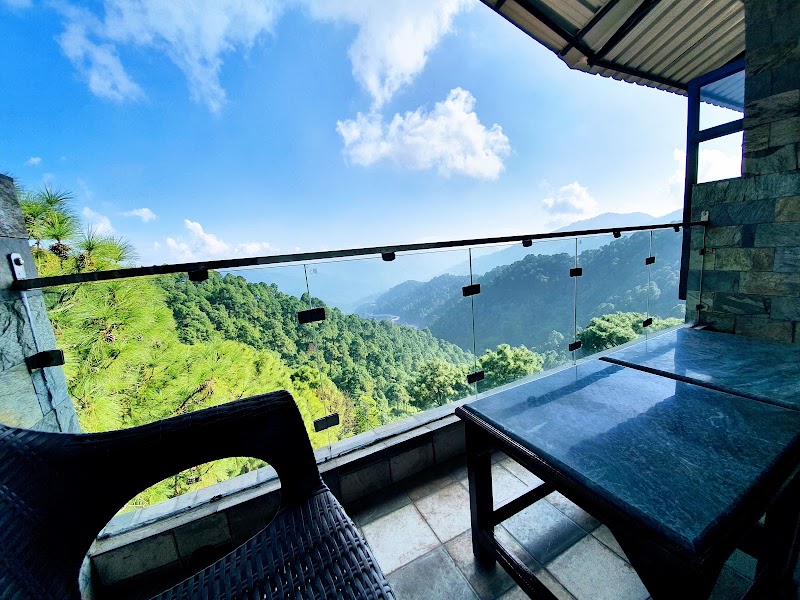 Winnies Holiday Resort & Spa Kasauli - Winnies Holiday Resort & Spa Kasauli Village Sanawar on Main Dharampur Kasauli Road 1 Km after Pinegrove School Sanawar Resorts, Sanawar, Tehsil, Kasauli, Himachal Pradesh 173202, India