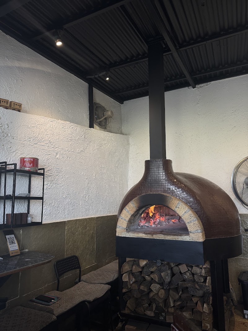 Dochi - Village Pizzeria & Coffee House - Kasauli - Dochi - Village Pizzeria & Coffee House - Kasauli 500 meters before Glenview hotel, Pizzeria & coffee house, Two shops, Dochi, Kasauli, Himachal Pradesh 173204, India