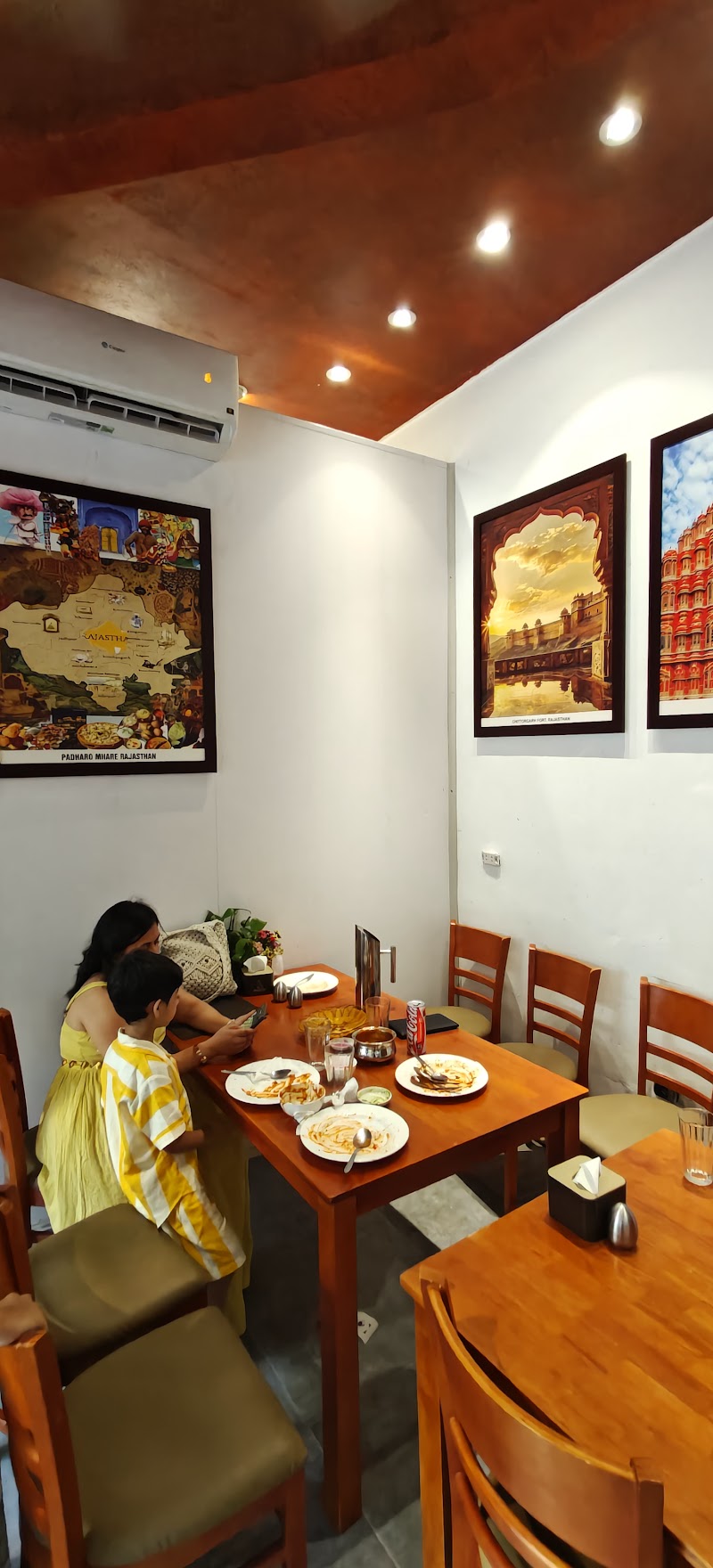 Rajasthani Pure Veg Indian Restaurant - Nhà hàng Chay Ấn Độ - Rajasthani Pure Veg Indian Restaurant - Nhà hàng Chay Ấn Độ 2A P. Phủ Doãn, Hoàn Kiếm, Hà Nội, Vietnam