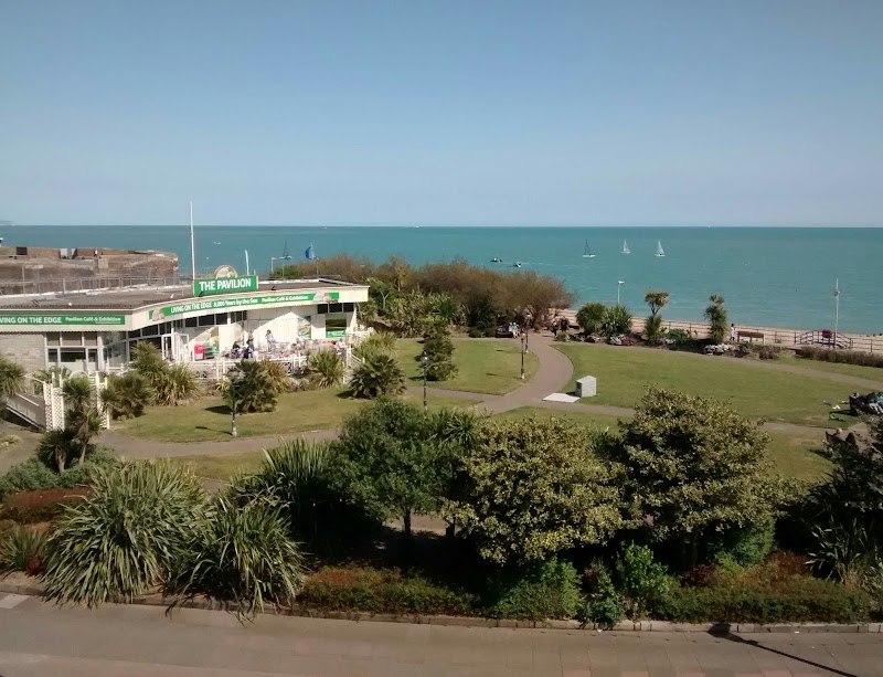 Breakers Bed & Breakfast - Breakers Bed & Breakfast, Breakers Guesthouse, 56 Royal Parade, Eastbourne BN22 7AQ, UK