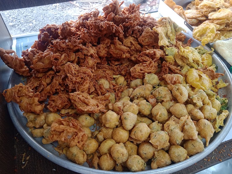 Subhash Vadapav & Sweets - Subhash Vadapav & Sweets Shop No.142/11, Chinchwadi, 29th Rd, Bandra West, Mumbai, Maharashtra 400050, India