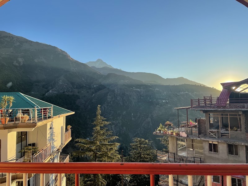 Auspicious Him View Hotel