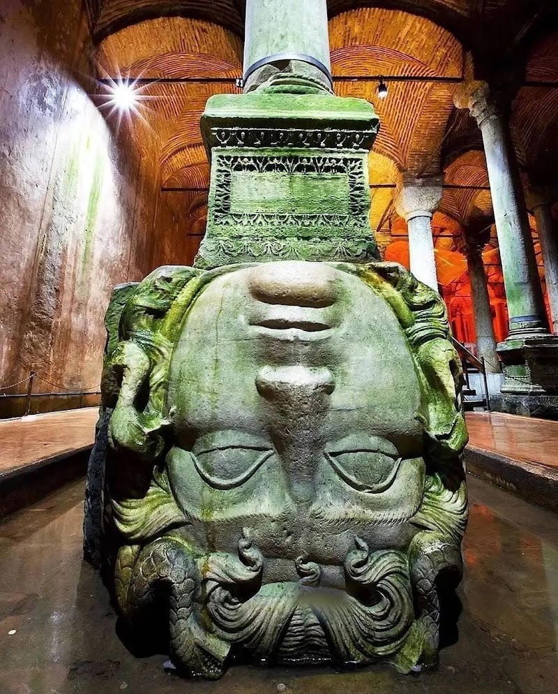 Basilica Cistern - Basilica Cistern Alemdar, Yerebatan Cd. 1/3, 34110 Fatih/İstanbul, Türkiye