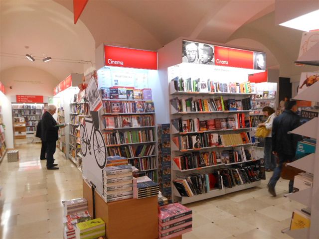 Feltrinelli Librerie - Feltrinelli Librerie Via Vittorio Emanuele Orlando, 78/81, 00185 Roma RM, Italy