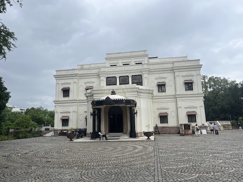 Lal Bagh Palace - Lal Bagh Palace PR2W+2RH, Nai Duniya, Revenue Colony, Indira Gandhi Nagar, Indore, Madhya Pradesh 452009, India