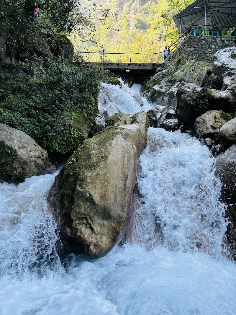 Kempty fall shop Lake and restaurant +photography - Kempty fall shop Lake and restaurant +photography Kempty Fall Rd, Lakhwad, Kempty, fall, Ram Gaon, Uttarakhand 248179, India