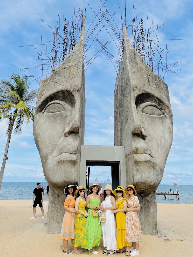 Sunset Sanato Beach Club - Sunset Sanato Beach Club, Tổ 3 ấp, Đường Bào, Phú Quốc, Kiên Giang 92000, Vietnam