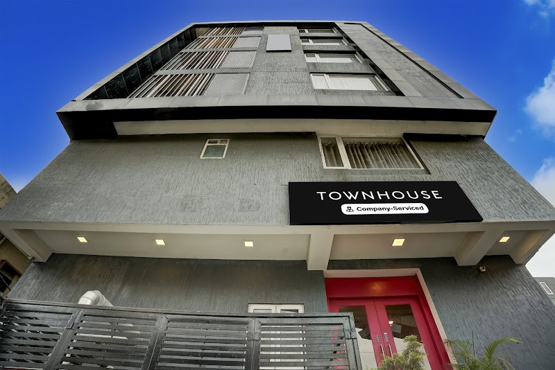 Super Townhouse by OYO Ulsoor Near Halasuru Metro Station - Super Townhouse by OYO Ulsoor Near Halasuru Metro Station, 90, New Municipal.9, Old Madras Road swamy Near Halasuru Metro Station HOTEL, Metro Station, Vivekanada Road, near Halasuru, Halasuru, Dodakattappa, Hotel, Bengaluru, Karnataka 560008, India