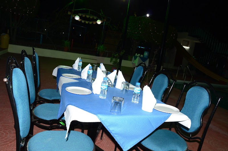 Fun and Food Family Restaurant - Fun and Food Family Restaurant JVHM+6PG, Khandwa Rd, behind BSNL Office Patak, Anuradha Nagar, Morda, Morod, Madhya Pradesh 452020, India