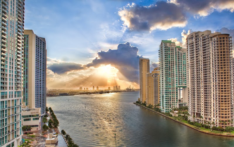 Kimpton EPIC Hotel - Kimpton EPIC Hotel 270 Biscayne Blvd Way, Miami, FL 33131, USA