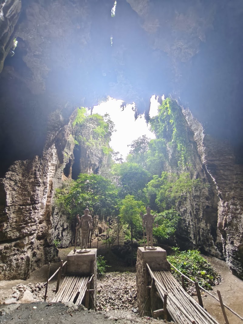 Bat cave, Killing cave, bamboo train and handicraft tour - Bat cave, Killing cave, bamboo train and handicraft tour, Tea Cham Rath St, Krong Battambang 02000, Cambodia