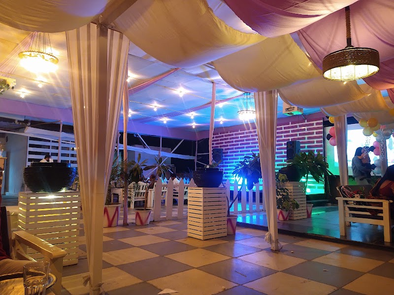 Roof 9 - Roof 9 4th Floor, Coffee House Square, Dharampeth, Nagpur, Maharashtra 440010, India