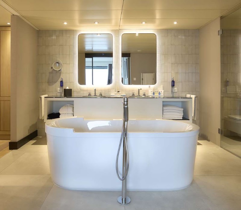 Radisson Blu Hotel, Zurich Airport - Radisson Blu Hotel, Zurich Airport Zurich Airport, Rondellstrasse, 8058 Kloten, Switzerland
