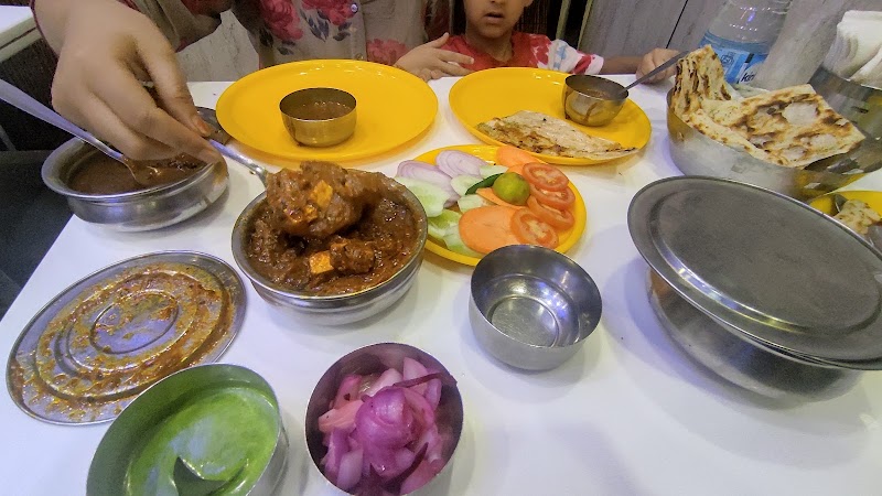 Kale Da Dhaba - Kale Da Dhaba Kacheri Chownk, Green Avenue, Amritsar, Punjab 143001, India