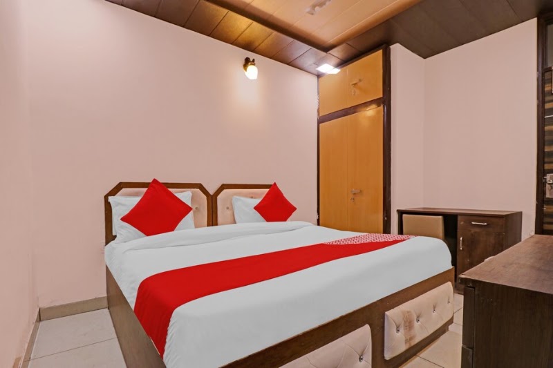 OYO 90274 Hotel Knight Inn - OYO 90274 Hotel Knight Inn, Alipur Tehsil, Shahbad Daulatpur Village, Rohini, Delhi, 110042, India