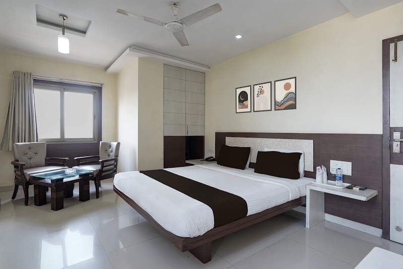 Townhouse Oak by OYO Bhilai Railway Junction Formerly Hotel Lotus - Townhouse Oak by OYO Bhilai Railway Junction Formerly Hotel Lotus, Block 2, Plot No. 6, GE Rd, Shastri Nagar, Bhilai, Chhattisgarh 490023, India