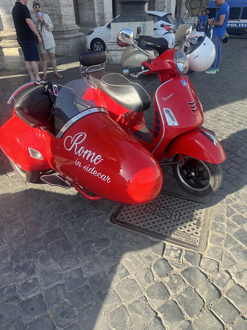 Vespa Sidecar Tour - Vespa Sidecar Tour, P.za della Repùbblica, 41, 00185 Roma RM, Italy