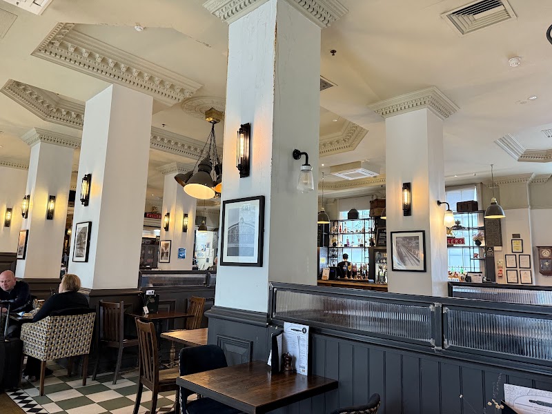 The Mad Bishop & Bear, Paddington - The Mad Bishop & Bear, Paddington 1st Floor, Paddington Station, London W2 1HB, UK