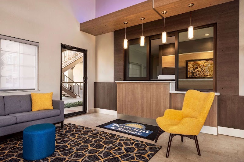 Days Inn & Suites by Wyndham Houston Hobby Airport - Days Inn & Suites by Wyndham Houston Hobby Airport 9114 Airport Blvd, Houston, TX 77061, USA