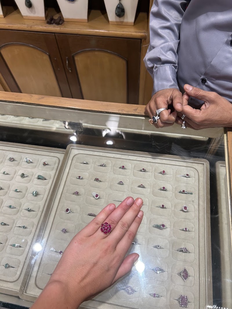 Majestic Emporio - Jewellery & More - Majestic Emporio - Jewellery & More Lg-4&7, Hotel Deluxe Plaza, MG Tower, Fatehabad Rd, Bansal Nagar, Tajganj, Agra, Uttar Pradesh 282001, India