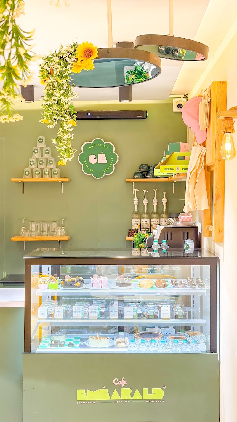 Cafe Emearald - Cafe Emearald Shop no 5, Ground Floor, Ganga Niwas, New Link Rd, near Shree Icchapurti Hanuman MandirNew, Malad, Chincholi Bunder, Malad West, Mumbai, Maharashtra 400064, India