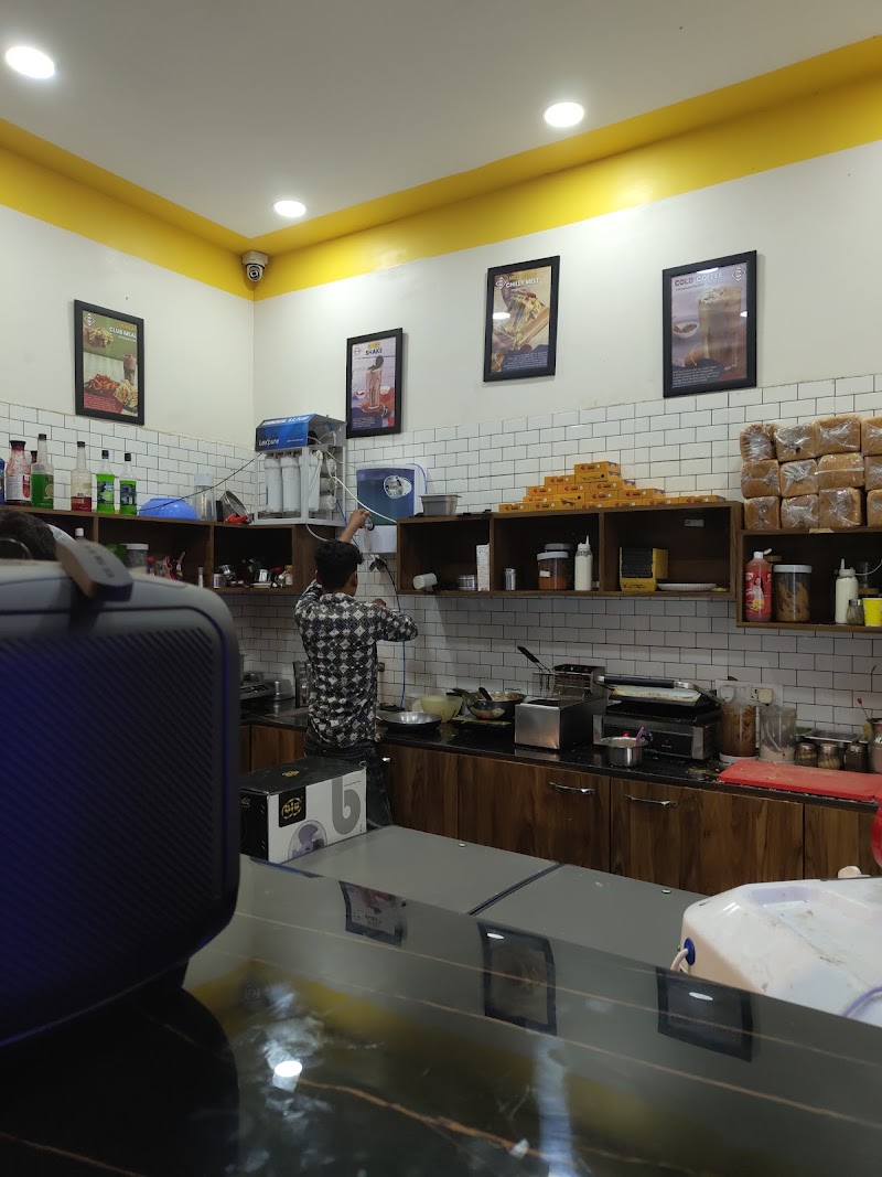 On the go food court - On the go food court, MQP7+9VM, Khandwa, Chhattisgarh 493101, India