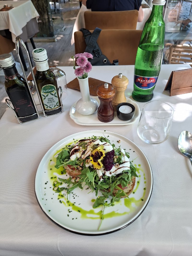 La Piazza Restaurant - La Piazza Restaurant, Hviezdoslavovo námestie 172/14, 811 02 Bratislava-Staré Mesto, Slovakia