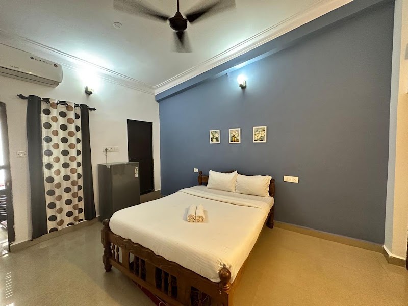 Candolim Beach Inn By RIH - Candolim Beach Inn By RIH, Candolim Beach Rd, behind Newton supermarket, Murrod Vaddo, Candolim, Goa 403516, India