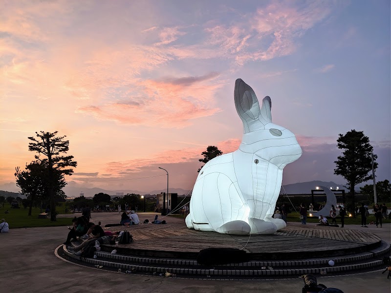 Meiti Riverside Park - Meiti Riverside Park 10491, Taiwan, Taipei City, Zhongshan District, Lequn 1st Rd, 基隆河基16號水門