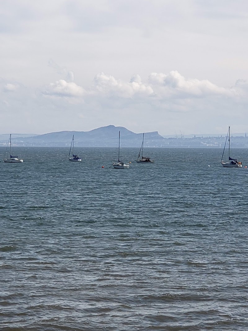 Black Sands - Black Sands, 38 Shore Rd, Aberdour, Burntisland KY3 0TU, UK