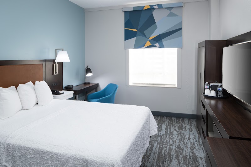 Hampton Inn & Suites Atlanta-Downtown - Hampton Inn & Suites Atlanta-Downtown, 161 Ted Turner Dr NW, Atlanta, GA 30303, USA