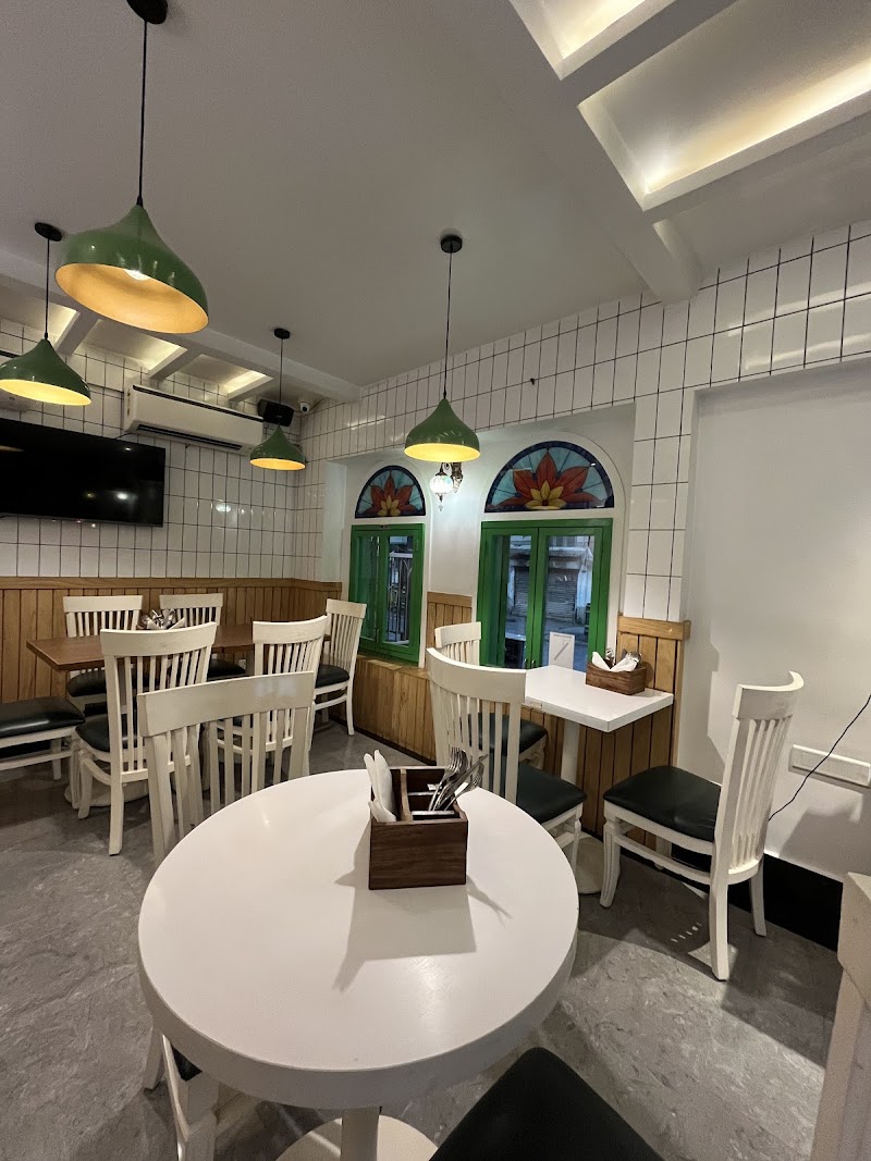 Cabin17A By Alcazar Hospitality - Cabin17A By Alcazar Hospitality 17A, Anil Roy Rd, Triangular Park, lake Terrace, Ballygunge, Kolkata, West Bengal 700029, India