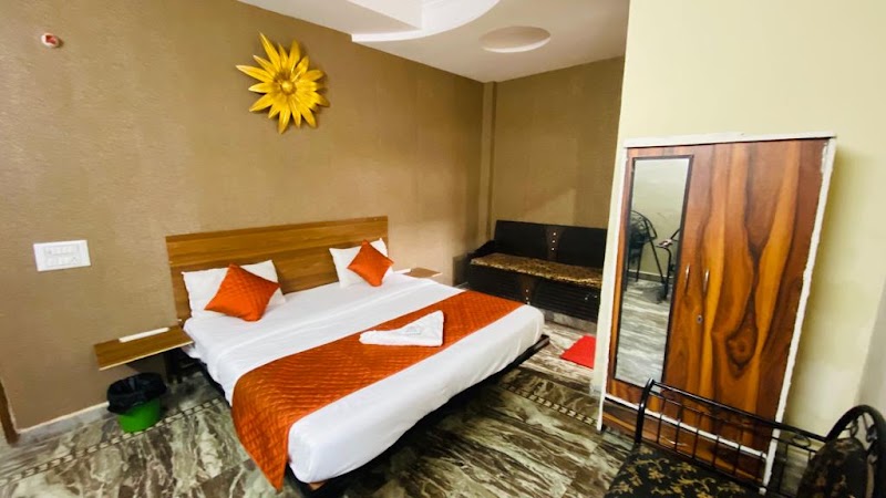 Dream Inn OYO - Dream Inn OYO A 86, opposite Mithila Appartment, near Geetanjali Salon, Mandawali, New Delhi, Delhi, 110092, India