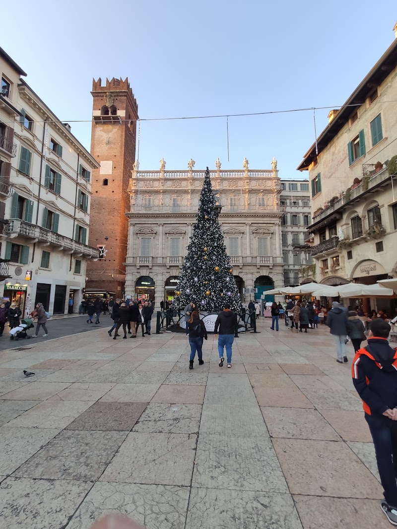 Piazza delle Erbe - Piazza delle Erbe Piazza Erbe, 37121 Verona VR, Italy