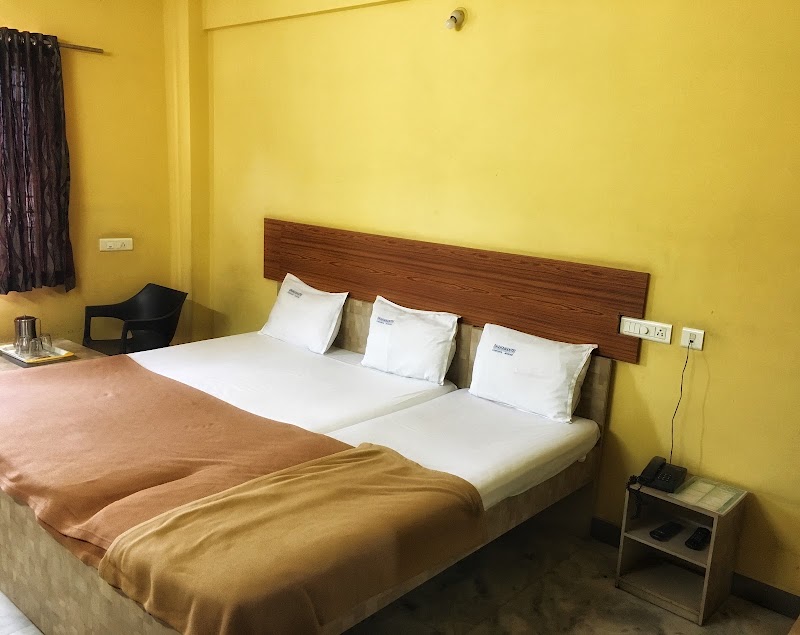 Dhanawantri Comforts Hotel - Dhanawantri Comforts Hotel, Gayatri Bhavan Building, Dhanavantri Rd, near Mysore Railway Station, Devaraja Mohalla, Shivarampet, Mysuru, Karnataka 570001, India