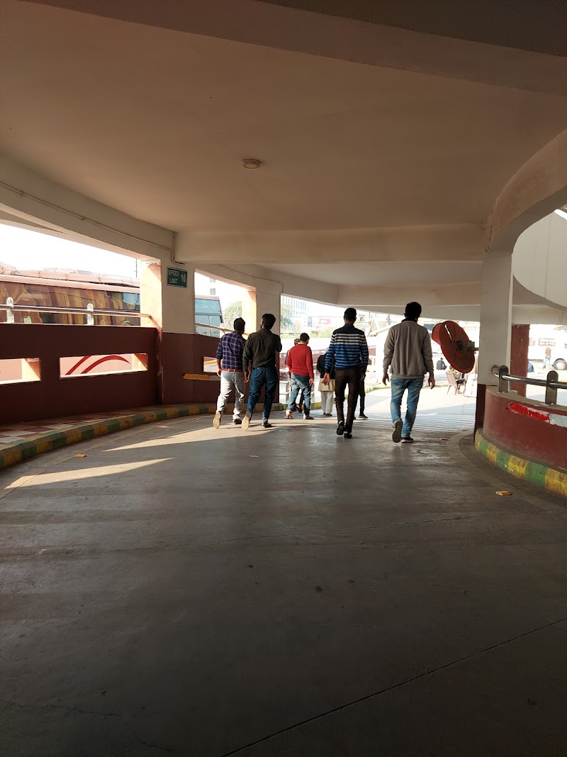 Parking - Parking, HM97+W72, Chaitanya Vihar, Rajpur Khadar, Vrindavan, Uttar Pradesh 281121, India