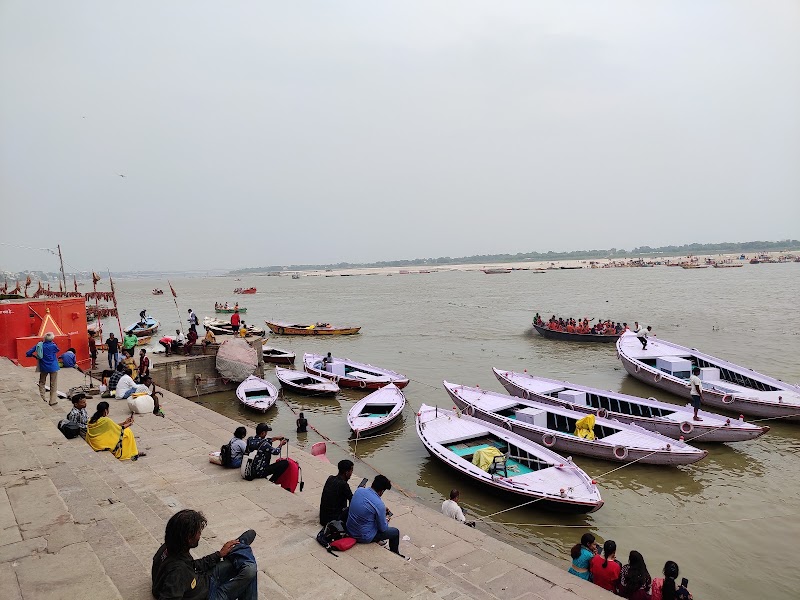 Munshi Ghat, (Varanasi) - Munshi Ghat, (Varanasi) 8245+6V8, Dashashwamedh Ghat Rd, Ghats of Varanasi, Bangali Tola, Varanasi, Uttar Pradesh 221001, India