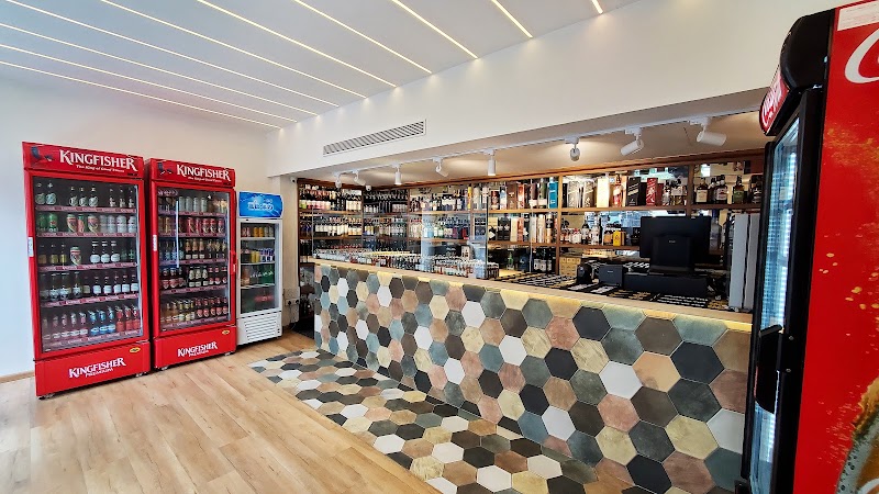Pegs N Bottles - The Standing bar