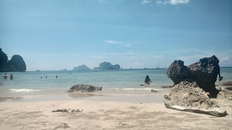 Railay West Beach - Railay West Beach 2R7P+7RP, Ao Nang, Mueang Krabi District, Krabi 81000, Thailand